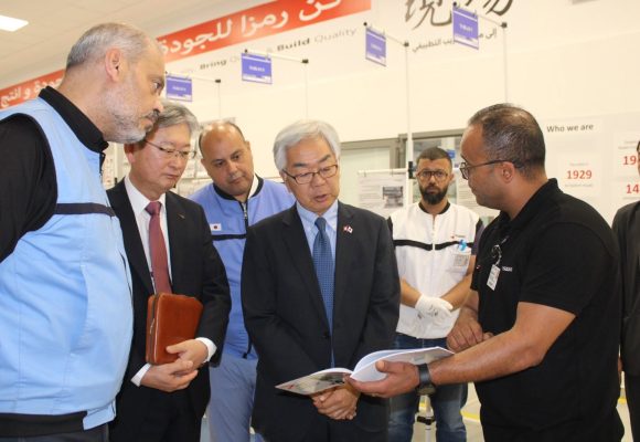 بنزرت: سفير اليابان في تونس يتابع المستوى التكنولوجي الرفيع لشركة يازاكي و احتياجات الحرفاء