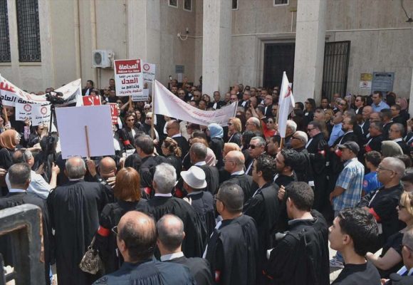 دفاعا عن المحاكمة العادلة و حقوق الدفاع، محامو تونس في اضراب عام