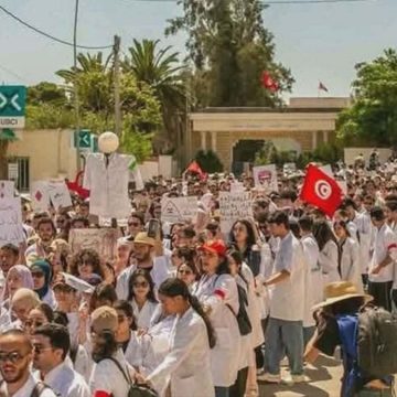 الأطباء الشبان الأطباء الشبان يستنكرون تأخير مواعيد التربصات
