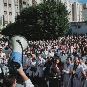 الأطباء الشبان منظمة الأطباء الشبان تستنكر مواصلة السياسات الارتجالية و التنكيل الممنهج بنظوريها