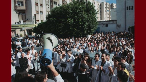 منظمة الأطباء الشبان تستنكر مواصلة السياسات الارتجالية و التنكيل الممنهج بنظوريها