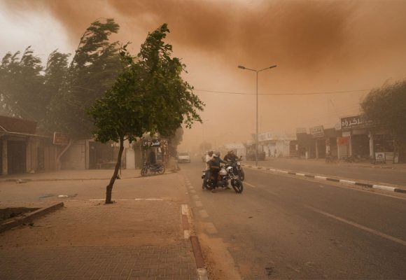 عاصفة رملية تهز مدينة دوز و الجهات المجاورة (فيديو)