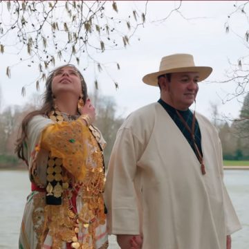00 سهرة استثنائية في برنامج “أنا والمدام” مع رؤوف ماهر و كليب “نوارة حوشة” (مقطع)