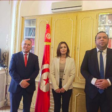 لقاء ديبلوماسي لتعزيز التعاون مع الجماعات المحلية الفرنسية التي تحتضن جالية تونسية فاعلة