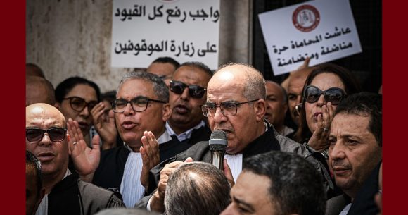 تجمع احتجاجي بإبتدائية سوسة: المحامون يرفضون قطعيا تجاهل وزارة العدل لمطالبهم