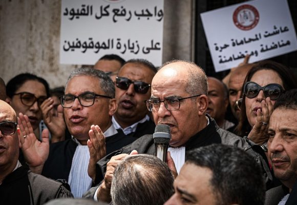 تجمع احتجاجي بإبتدائية سوسة: المحامون يرفضون قطعيا تجاهل وزارة العدل لمطالبهم
