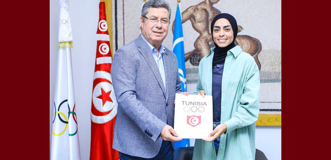 محرز بوصيان يهنىء البطلة مروى بوزياني المتخصصة في سباق 3000 متر موانع