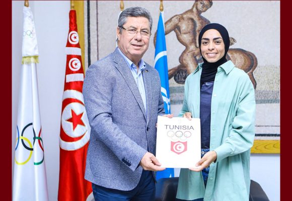 محرز بوصيان يهنىء البطلة مروى بوزياني المتخصصة في سباق 3000 متر موانع