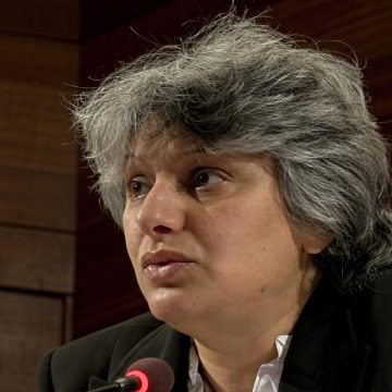 بسمة الخلفاوي الخلفاوي بعد استهداف أضرحة رموز وطنية بروضة الشهداء بالجلاز: “..يضغطون من أجل سراح زعيم النهضة”