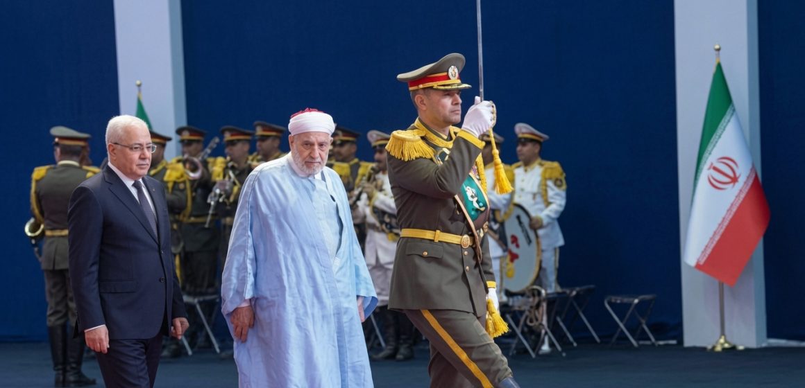 فيديو يوثق حضور المفتي بن محمود في مراسم تأبين وتكريم مقام الشهيد آية الله علي خامنئي بإيران فيديو يوثق حضور المفتي بن محمود في مراسم تأبين وتكريم مقام الشهيد آية الله علي خامنئي بإيران