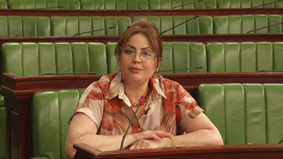 ألفة مرواني فيديو/النائب مرواني: “التوانسة ما يحبوش يسمعو على الفرزدق و جرير لكن يحبو حلول آنية !