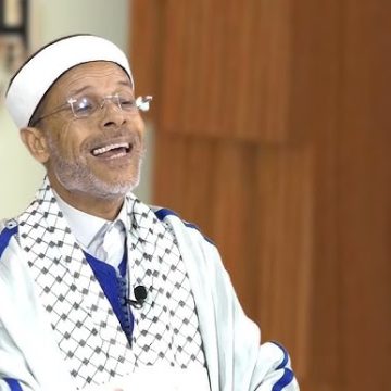 أربعون عامًا على المنبر… ولم يتغير إلا الخطاب الذي تأخر عن الزمن!؟ أربعون عامًا على المنبر… ولم يتغير إلا الخطاب الذي تأخر عن الزمن!؟