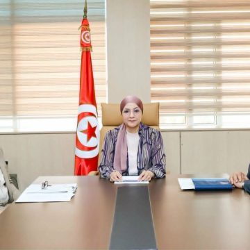 وزيرة العدل في جلسة عمل مع مدير المعهد الأعلى للمحاماة الأستاذ عماد فرحات وزيرة العدل في جلسة عمل مع مدير المعهد الأعلى للمحاماة الأستاذ عماد فرحات
