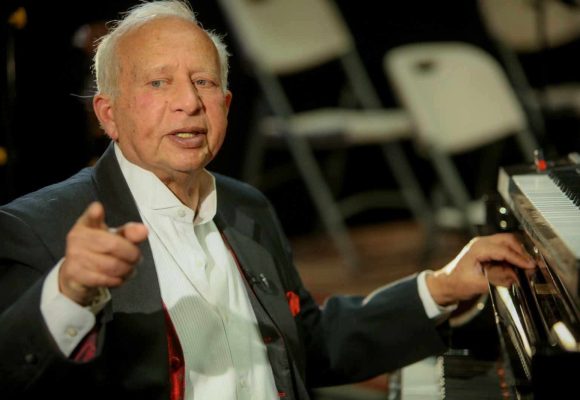 عالم الفن في مصر: محمد منير ينعى هاني شنودة، توفي عن عمر يناهز 83 عاما