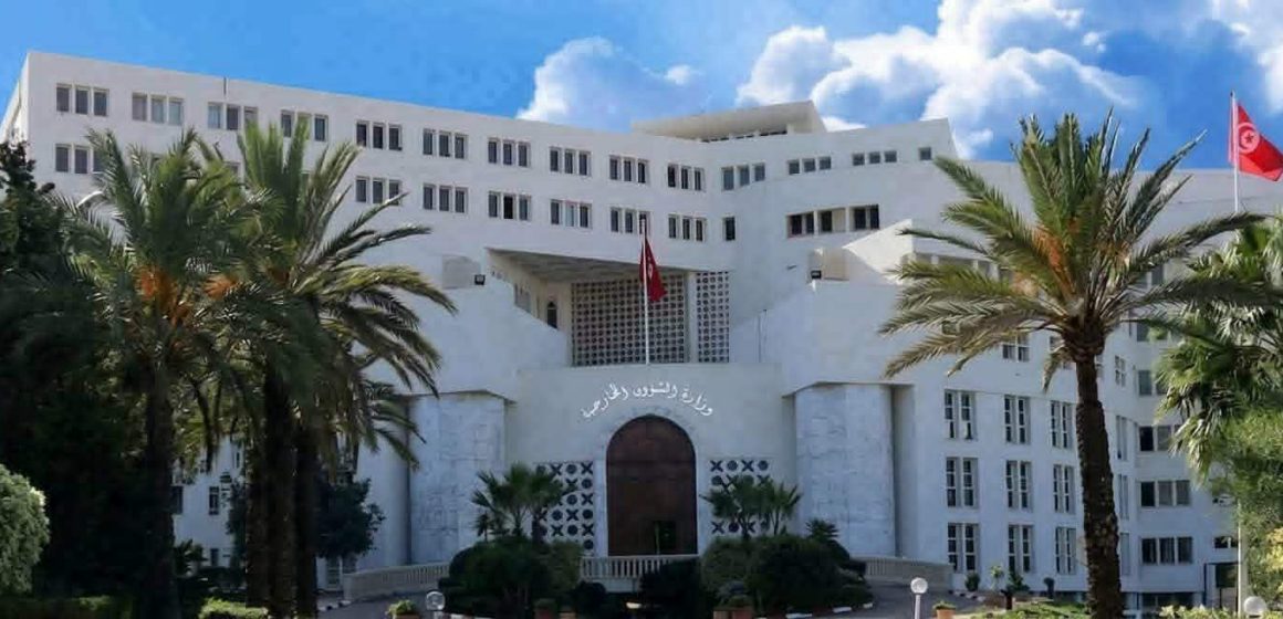 الخارجية قناة عمومية فرنسية تحاور مطلوبا للعدالة، الرئيس سعيد عبر الخارجية يحنج…