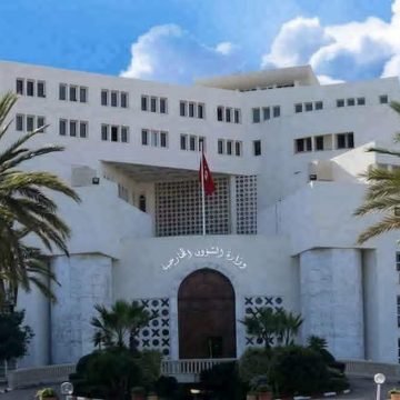 الخارجية قناة عمومية فرنسية تحاور مطلوبا للعدالة، الرئيس سعيد عبر الخارجية يحنج…