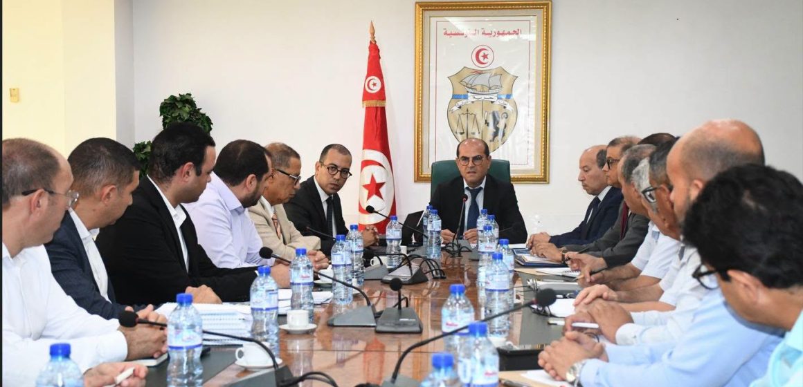 ثلة من الوزراء يتباحثون مع ممثلي القطاع الخاص سبل تسريع الانتقال الطاقي