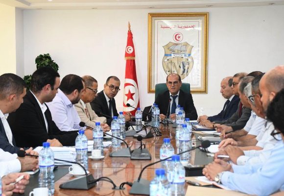 ثلة من الوزراء يتباحثون مع ممثلي القطاع الخاص سبل تسريع الانتقال الطاقي