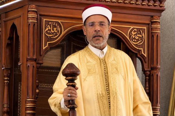 الشيخ فتحي الرباعي صفاقس: قرار رئاسي يلغي اعفاء الشيخ فتحي الرباعي من الإمامة و الخطابة (فيديو)