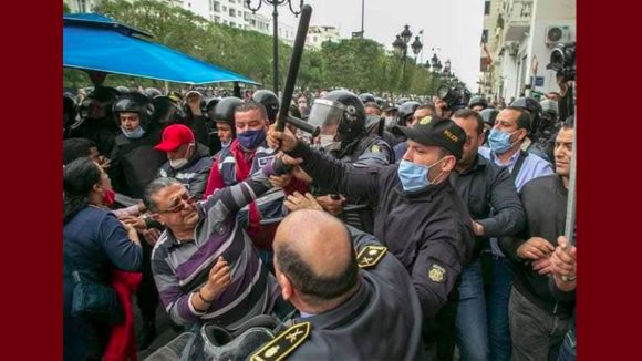 هيئة الدفاع عن الشهيدين تستنكر الحكم الاستئنافي ضد الأستاذ العويني