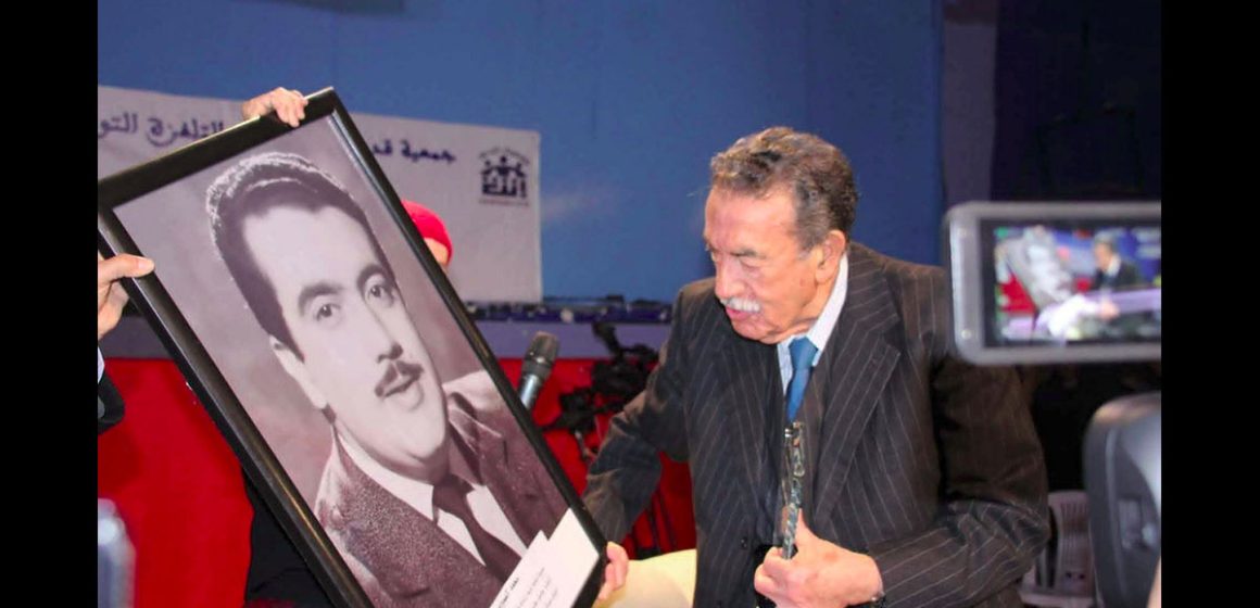 وفاة محمد المحرزي أول من قدم نشرة الأخبار التلفزية عن عمر يناهز 92 عاما
