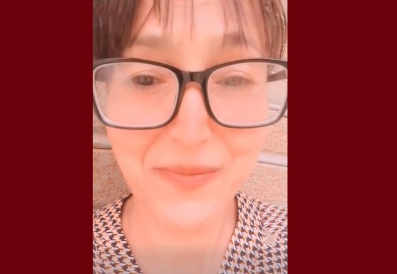 الد. بن مسعود، اعلامية بالاذاعة التونسية في اضراب جوع مفتوح أمام منزل الرئيس بالمنيهلة (فيديو)