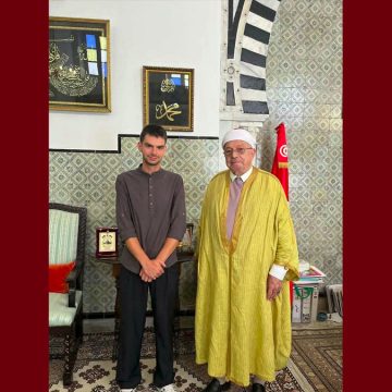 ديوان الافتاء: مواطن أوروبي يعلن اسلامه أمام الشيخ هشام بن محمود