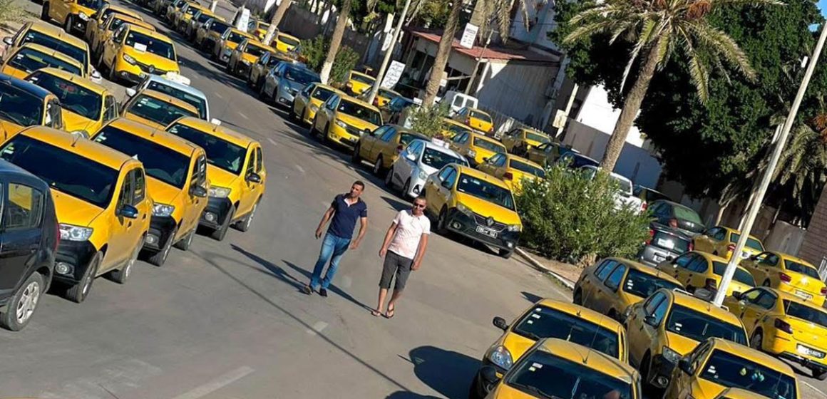 Gabes-Greve-des-taxis تونس : إضراب عام لقطاع النقل العمومي غير المنتظم للأشخاص