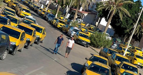 Gabes-Greve-des-taxis تونس : إضراب عام لقطاع النقل العمومي غير المنتظم للأشخاص