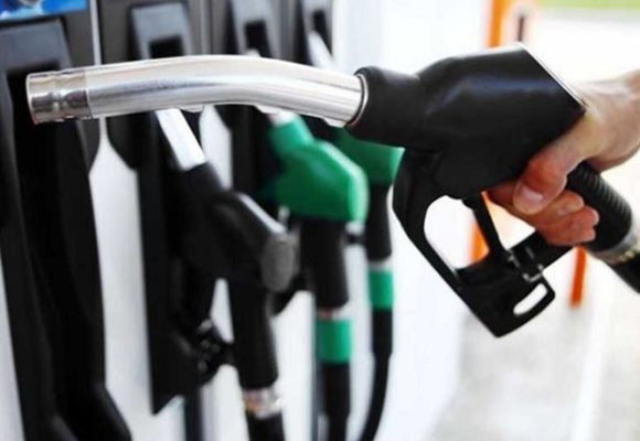 استئناف توزيع المحروقات بعد التوصل إلى اتفاق مبدئي مع وزارة الصناعة