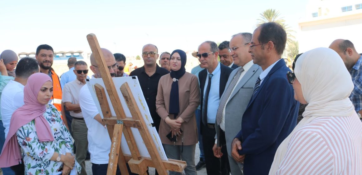 والي المهدية يعطي إشارة انطلاق بناء المسبح البلدي بالمهدية