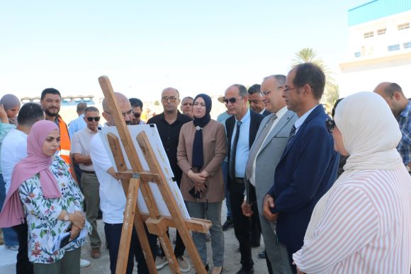 والي المهدية يعطي إشارة انطلاق بناء المسبح البلدي بالمهدية