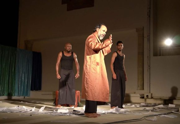 «قيامة شكسبير»… حين يواجه المؤلف أبطاله في محاكمة درامية أمام جمهور “مرايا الفنون”