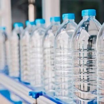 أريانة: الاحتفاظ بموزع مياه معدنية بالمنيهلة من أجل الاحتكار و المضاربة