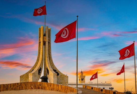 الأستاذ الحزامي: “من يملك القدرة على إنقاذ تونس من الانهيار؟” ترفعوا فالقاع قد ازدحم”