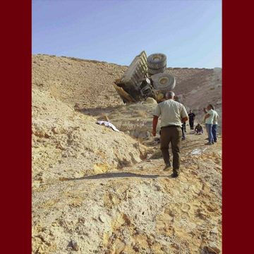 صورة اليوم من عمال شركة فسفاط قفصة: “تحت أطنان الحديد و ركامه، توقفت ساعة الحياة عند ڨدور”