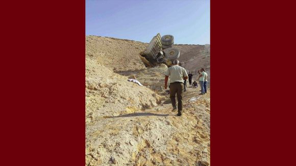 صورة اليوم من عمال شركة فسفاط قفصة: “تحت أطنان الحديد و ركامه، توقفت ساعة الحياة عند ڨدور”