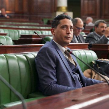 فوزي الدعاس النائب الدعاس: لا يمكن أن تكون السلطة حاضرة في اتخاذ القرار، ثم تغيب المسؤولية عند ظهور الأزمات
