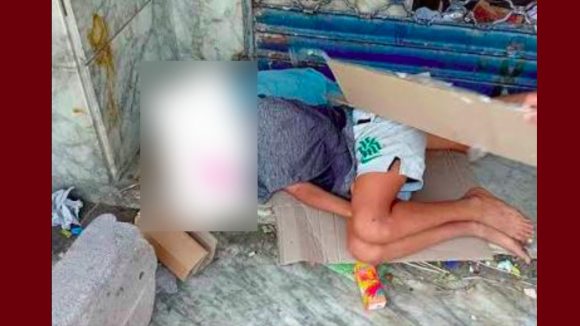 ساحة برشلونة أطفال يفترشون الأرض ليلا بساحة برشلونة بالعاصمة، المنظّمة الدولية لحماية أطفال المتوسط على الخط..