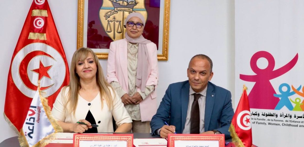 موكب إمضاء اتفاقية اطارية للشراكة بين وزارة المرأة ومؤسسة الإذاعة موكب إمضاء اتفاقية اطارية للشراكة بين وزارة المرأة ومؤسسة الإذاعة