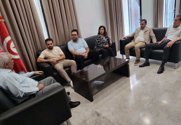 لقاء ممثلي منظمة الأطباء الشبان مع صلاح الدين السالمي عن اتحاد الشغل