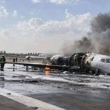 ليبيا: بعد تحطم طائرة خلال هبوط اضطراري، تعليق حركة الرحلات من و إلى مطار مصراتة