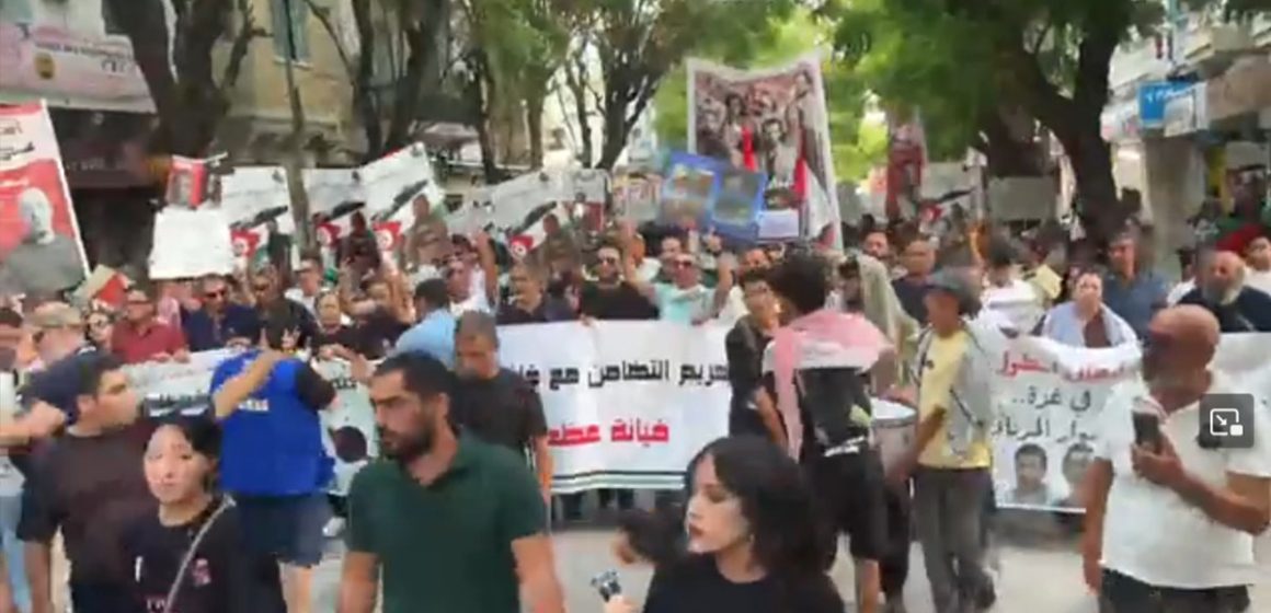 الصمود انطلاق المسيرة الداعمة لمناضلي الصمود المعتقلين “و مهما تفرقوا جمعتهم فلسطين” (فيديو)