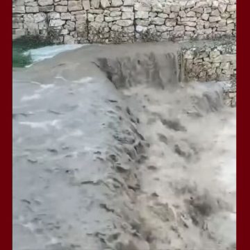 00 سيول الامطار في سبيطلة الوساعية أولاد هلال تجرف معها كل ما يعترضها (فيديو OTMC)
