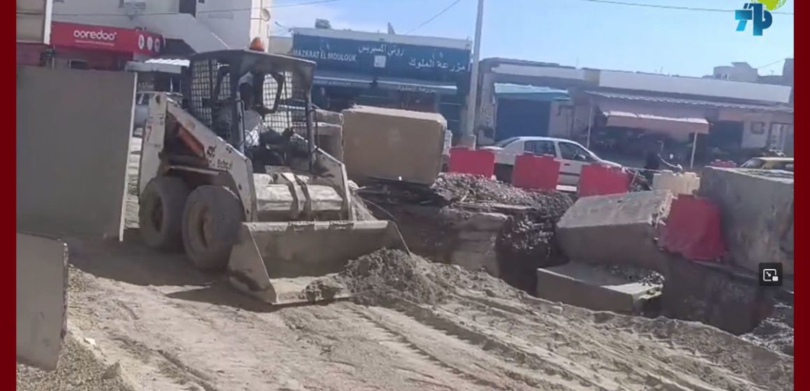 00 جعفر-أريانة: مسؤول وزاري يؤكد التنبيه على المقاول لوضع حواجز السلامة