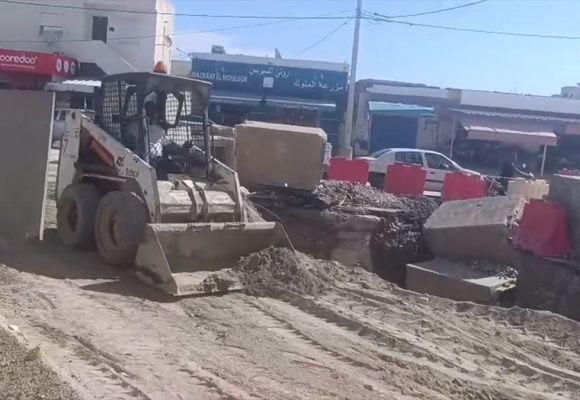 جعفر-أريانة: مسؤول وزاري يؤكد التنبيه على المقاول لوضع حواجز السلامة