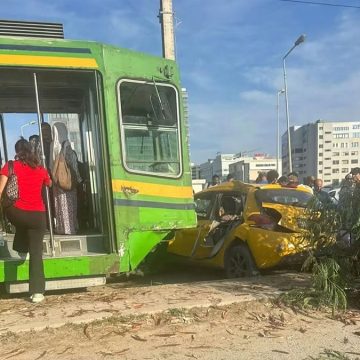 00 المركز العمراني الشمالي: تاكسي تصطدم بميترو دون تسجيل اصابات