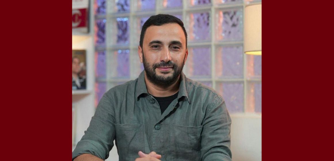 إيقاف محمد اليوسفي، رئيس تحرير موقع الكتيبة من أمام مدخل اكسبريس اف ام