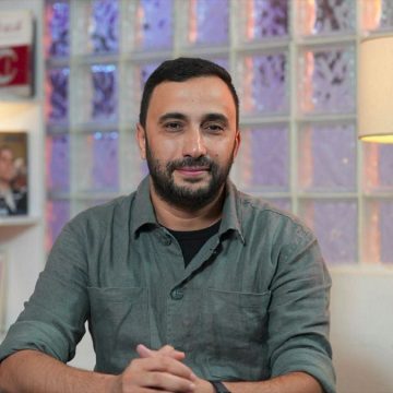 إيقاف محمد اليوسفي، رئيس تحرير موقع الكتيبة من أمام مدخل اكسبريس اف ام