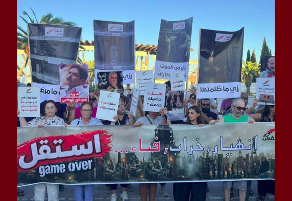 صورة اليوم: غضب أمام ما بقي من الملعب الأولمبي بالمنزه (ألبوم)